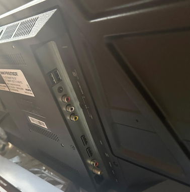 Smart TV Premier de 32 pulgadas sin bordes 260 USD Transporte Incluido  Trae Dos mandos y soporte a la pared - Img 82400683