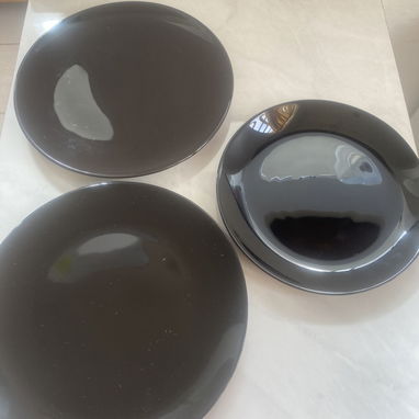 Vendo juego de platos negros para servir. Contactar con Isabela al 58264306. Más información por WhatsApp. - 6/6
