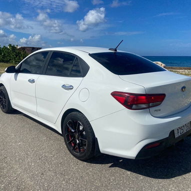 Vendo o negocio Kia Río, 2019 nuevo de paquete carro impecable - Img 109968394