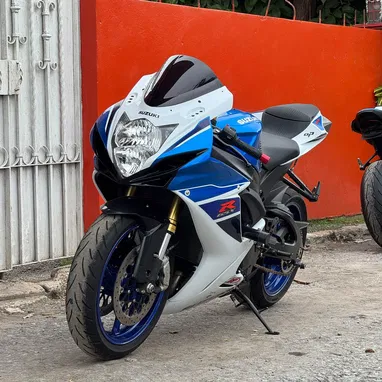 Moto SUZUKI 750cc 2024 - 5/9