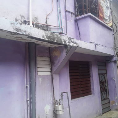 OLVIDESE DE LOS APAGONES en venta biplanta interior en centro habana con paneles solares instalados - Img 125922414