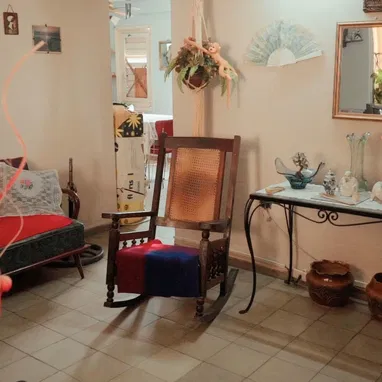 A08: Apartamento en El Vedado en venta con 3 habitaciones en un segundo piso con posibilidades de garage (sin techo) - Img 123880615