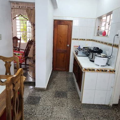 CASA INDEPENDIENTE DE 3 NIVELES EN VENTA-MARIANAO - 3/10