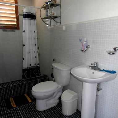 Casa recientemente reformada en venta en Atabey, Cuba. - Img 118708484