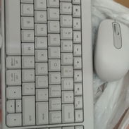 mouse y teclado blanco Bluetooth marca LOGI - Img 57528821