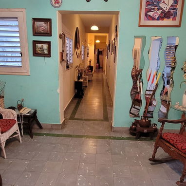 ‼️SE VENDE APTO 4/4 2DO PISO GARAJE EN EL CORAZÓN DEL VEDADO‼️ - 3/10