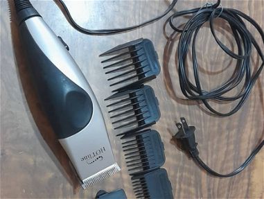 Máquina de pelar cabello con peines de 3,6,9 y 12mm. Es de 110V/120V. Es de poco uso hay que engrasar y alinearle las cu - Img main-image