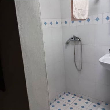 Se vende casa( ALTOS)de 4/4 en La Lisa Reparto Versalles - Img 115657606