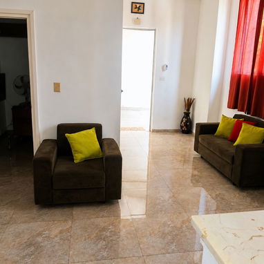 Se renta apt en el Vedado calle 21 entre E y F - 5/6