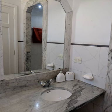 Renta de apartamento independiente con vista al mar - Img 106939267