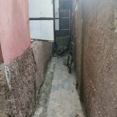 Apto interior en venta 6500 USD. Bajos de un biplanta situada en Cojimar cerca del mar . - 6/8