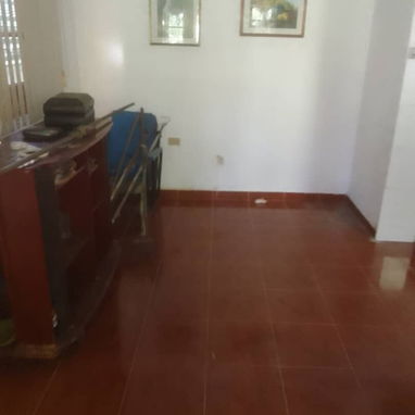 Ref #17.Oferta precioso chalet década del 50 en La Víbora. Gran patio y garaje  para dos autos.Oportunidad de inversión! - 8/10