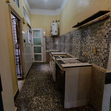 Se vende apto de 4/4 en el vedado con dos baños. - Img 119177666