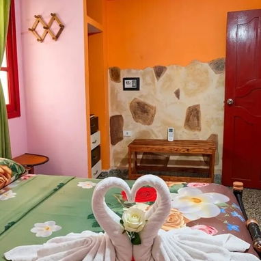 J  Casa de renta con respaldo energetico y servicios gastronomicos en Centro Habana corta estancia. CH-002 - 5/9