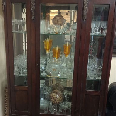 Vitrina Antigua,con juegos de copas - Img 110050196