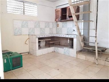 Se vende casa en zona céntrica de la ciudad de Santiago de Cuba ,de tres pisos y terraza techada ,tiene total independ - Img 65227547