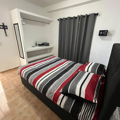 Venta de bonito, pequeño apto en Vedado. 1/4. 2dopiso c todo incluído - 6/9