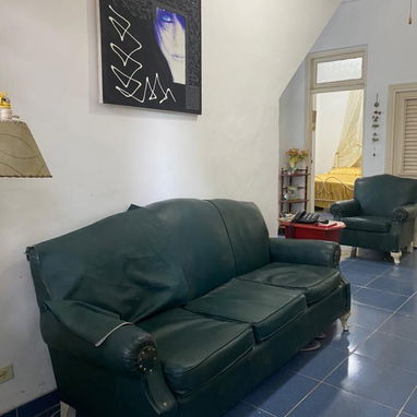 Ref #79. Apto interior y último con 3 cuartos y 2 baños en bajos. Posibilidad de parqueo de moto!!!! - 4/10