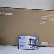 Smart TV 40 pulgadas Samsung + Soporte giratorio   300 USD  1 mes de garantía   Transporte incluido en La Habana  Con so - Img 55073931