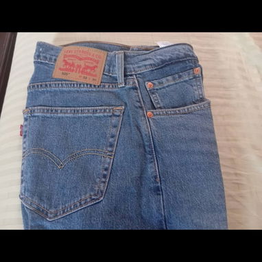 Vendo putiza clásico nuevo, pantalón de buena mezclilla para hombres, marca Levi Strauss, talla 32x30. Precio 20 usd. - Img 125010263