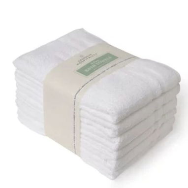 Toallas de baño y Sábanas blancas. - 3/4