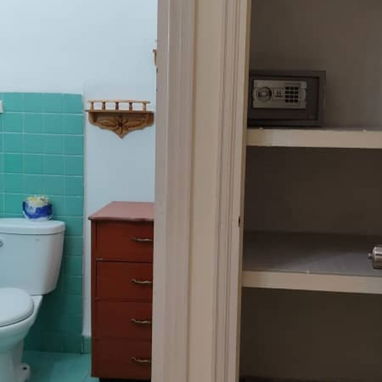 Se alquila y no quitan la corriente cerca Hospital Ameijeiras - Img 124222868