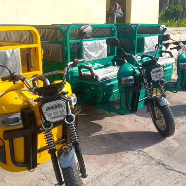 Tengo varia ofertas de triciclo disponible trato presencial pago efectivo no dudes en ctc llame al 1 número ya todo lega - 4/8
