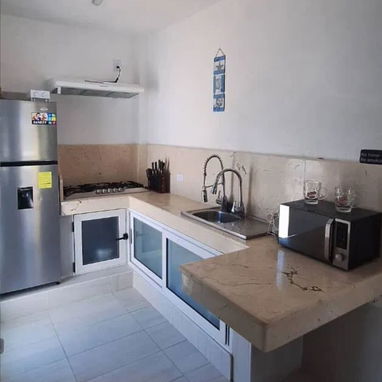 Renta de casas con piscina en la Habana. Casa en Boca Ciega. Respaldo eléctrico y habitaciones climatizadas🦋 - Img 122963957