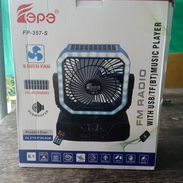 VENTILADOR RECARGABLE MARCA FP-357-S TRAE MÚSICA PANEL SOLAR Y LUCES DE COLORES - Img 55982112