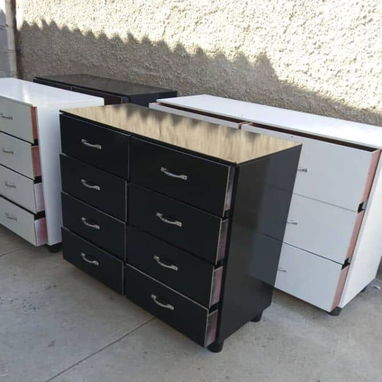 Gabeteros de 8 gavetas, disponibles en blanco y negro. - 2/2