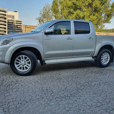 TOYOTA HILUX - 6/9
