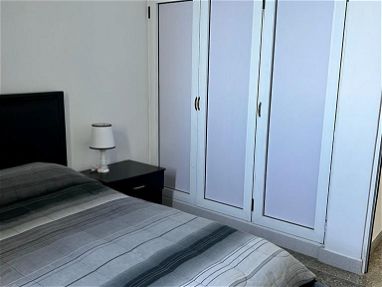 Renta fija de apartamento 3habitaciones en el Vedado con vista al mar - Img 64824582