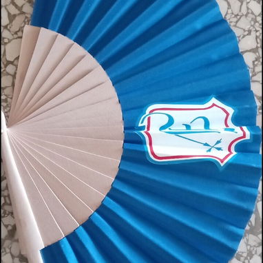 Abanico nuevo con logo del equipo de Industriales - 2/3