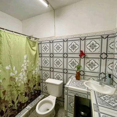 Casa independiente con garage y 5 cuartos en Lawton. - 5/9