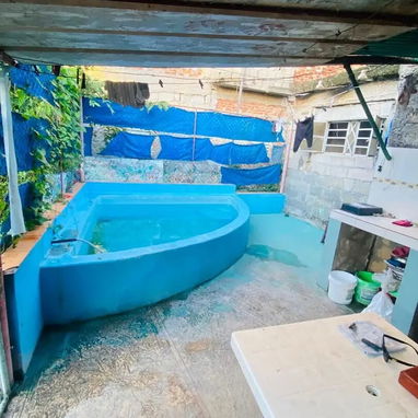 Vendo casa en Marianao pogolotti Cuenta con dos habitaciones contando también con sala, cocina comedor ,baño, traspatio - Img 126005572