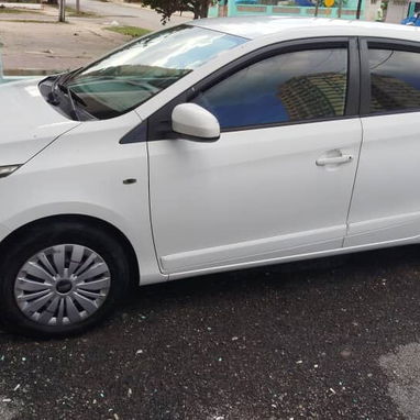 Toyota Yaris 2016 automático - 2/3