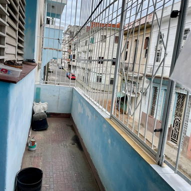 AMPLIO APARTAMENTO EN EXCELENTE EDIFICIO - CENTRO HABANA MUY CERCA DE INFANTA y ZANJA - Img 111316757