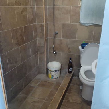 Venta de Casa en Centro Habana                    *CARACTERÍSTICAS*  * Puerta Calle * 3 Plantas * 3 cuartos * ⁠2 baños e - 5/9