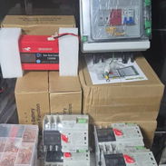 CABLES PARA PANELES TODAS LAS MEDIDAS, CONECTORES ,PROTECTORES DE LINEA HIBRIDO 110/220V, BREKERAS - Img 56877110