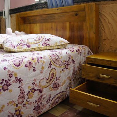 Espaldar de cama con gavetero en pinotea - Img 123999548