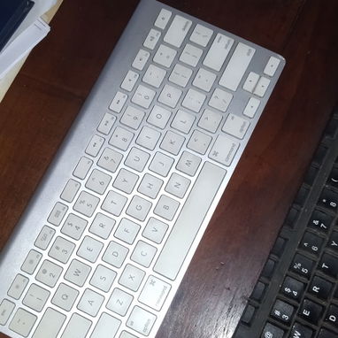 MAGIC MOUSE Y KEYBOARD. DE PILAS AA. DOY GARANTÍA. VEDADO. - Img 125248785