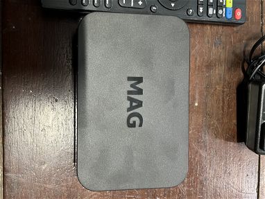 MAG322 , es un reproductor de música y videos de alta calidad , tiene otras opciones pero son a través de wifi . - Img 64685500