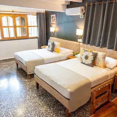 *SE VENDE* Hostal CasaBlanca. 5 Habitaciones, 7 Baños, Piscina Climatizada, Billar, Garage, Jacuzzi, Ranchon. - Img 116759144