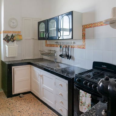 Apartamento moderno frente al Museo de la Revolución – 6to piso, parqueo 24h, wifi – Renta por noches Habana Vieja - Img 119540081