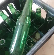 Caja plastica de 24 botellas verdes de cervesas - Img 45748339