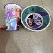 Set de platico y vasito de Frozen para la comida de las niñas - Img 57340111