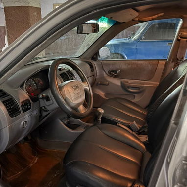 Hyundai accent del 2005 - 3/10
