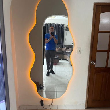 Espejos aéreos con luces LED neón totalmente personalizados y diseñados para transformar cualquier ambiente en un lugar - 3/10