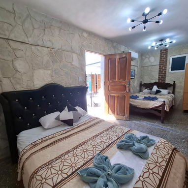 SE RENTA CASA DE 3 cuartos CON PISCINA A MEDIA CUADRA DE LA PLAYA DE GUANABO. 58858577 - 7/10
