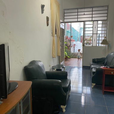 Ref #79. Apto interior y último con 3 cuartos y 2 baños en bajos. Posibilidad de parqueo de moto!!!! - 7/10